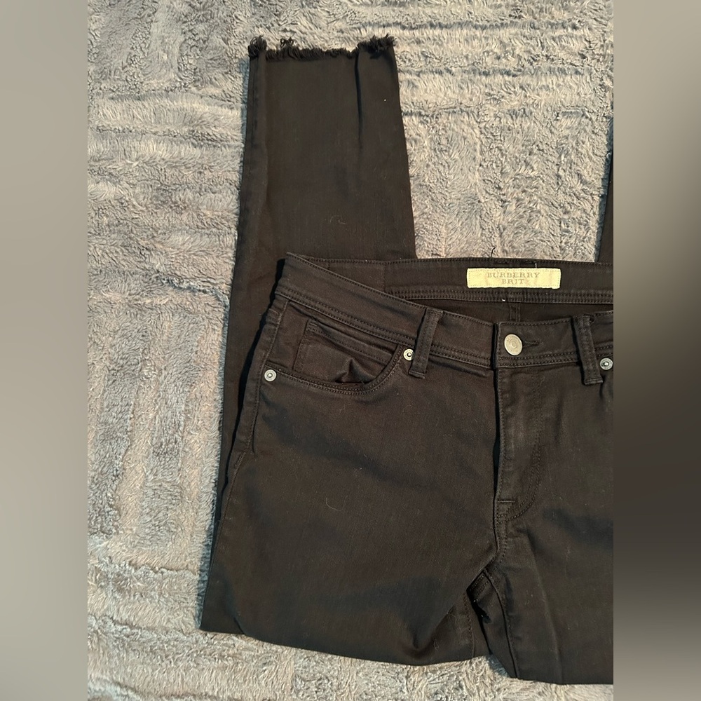 🎉 Host Pick 🎉 Burberry Brit Black Skinny Low Rise Distressed Hem Jeans - Picture 5 of 10